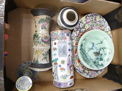 Lot 87 - A collection of Asian ceramics to include...