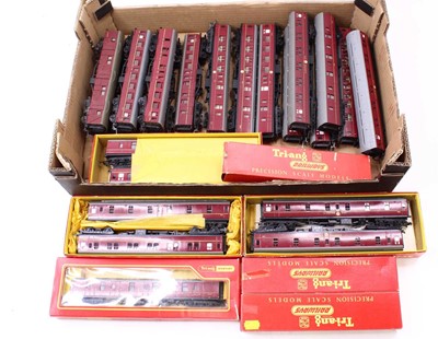 Lot 737 - A collection of 26x Hornby Triang maroon...