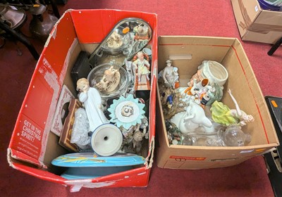 Lot 196 - Two boxes of mixed ceramics to include a...