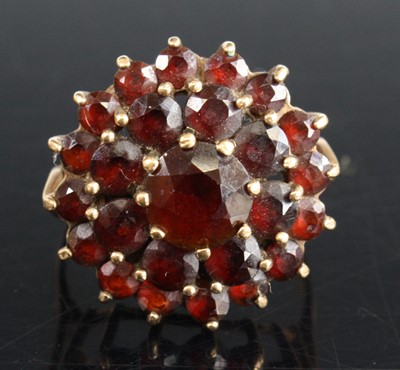 Lot 365 - A modern 9ct gold and garnet set flowerhead...