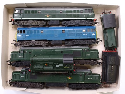 Lot 744 - A collection of 00 gauge Triang locos, to...