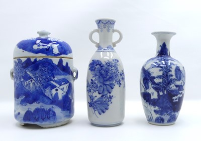 Lot 214 - A Chinese blue & white porcelain jar, under...