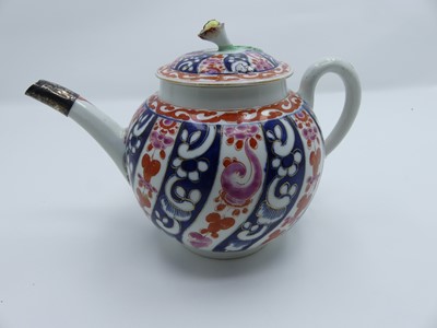 Lot 243 - An 18th century Worcester teapot (a/f)