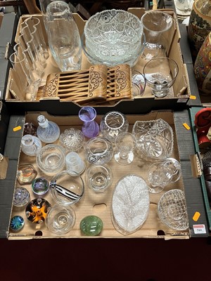 Lot 580 - Two boxes of glassware, to include Caithness...