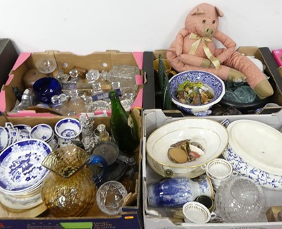 Lot 619 - A collection of miscellaneous items to include...