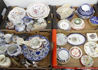 Lot 621 - A collection of ceramics, to include floral...