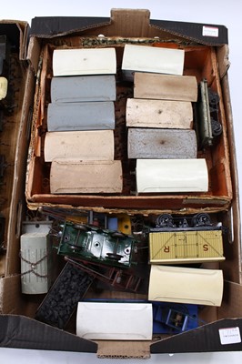 Lot 171 - Two trays of Hornby 0-gauge rolling stock all...