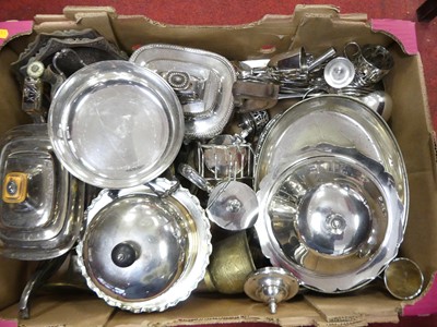 Lot 289 - A collection of metalware, to include teapots