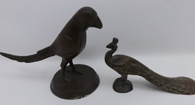 Lot 511 - Two bronzed models of birds, the largest h.8.5cm