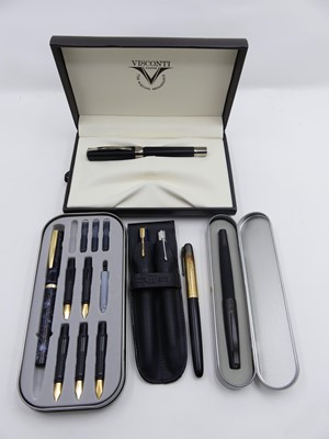 Lot 464 - A collection of pens to include Parker and...