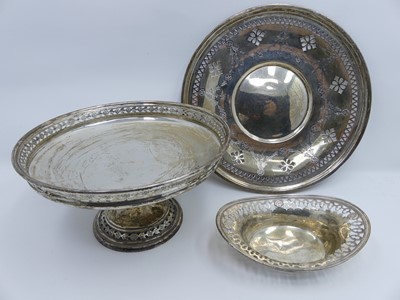 Lot 470 - A George V silver comport on stand, Mappin &...