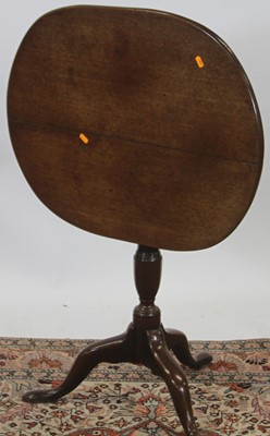 Lot 1279 - An early 19th century mahogany oval tilt-top...