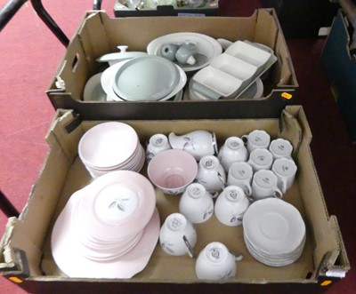 Lot 649 - Two boxes of ceramics to include a Queen Anne...