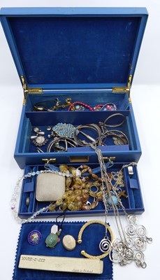 Lot 433 - A jewellery box containing a collection of...