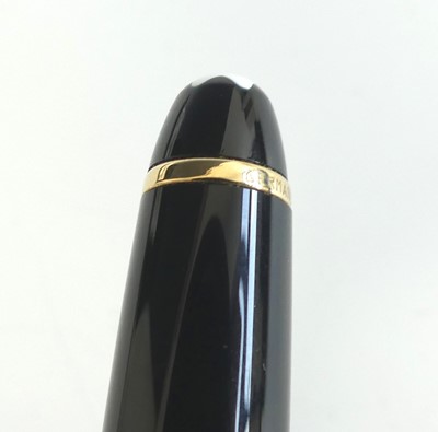 Lot 2400 - A cased vintage Mont Blanc Meisterstück...