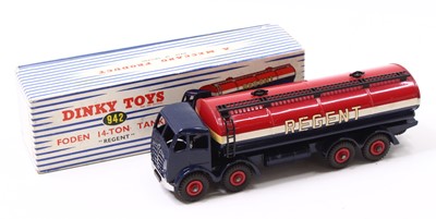 Lot 1197 - Dinky Toys 942 Foden 14-Ton 'Regent' Tanker,...