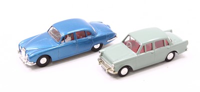 Lot 1594 - Spot On Triang 2 Loose diecast models to...