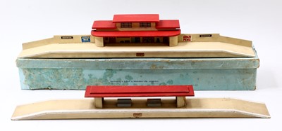 Lot 642 - A boxed Hornby Dublo Pre-war wooden D1...