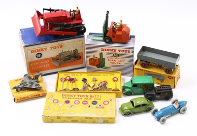 Lot 1315 - Dinky Toys group of 9 boxed and loose diecast...