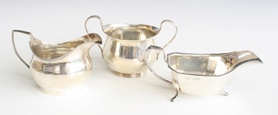 Lot 1068 - Three pieces of table silver, comprising a...