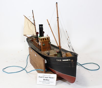 Lot 119 - A very well made kit built model of a 1930s...