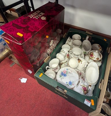 Lot 74 - A collection of mixed tea wares to include...