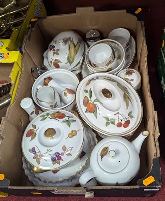 Lot 79 - A collection of Royal Worcester Evesham...