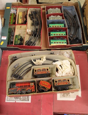 Lot 1523 - A tray of three boxed 00 gauge tinplate sets...