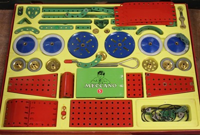 Lot 1524 - A boxed Meccano outfit No.5 metal component...