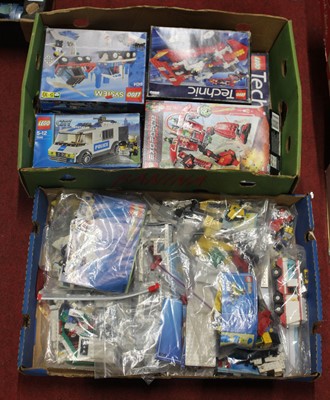 Lot 1533 - A large quantity of loose and boxed Lego sets...