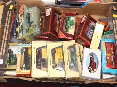 Lot 1552 - Two trays of boxed mostly modern issue diecast...