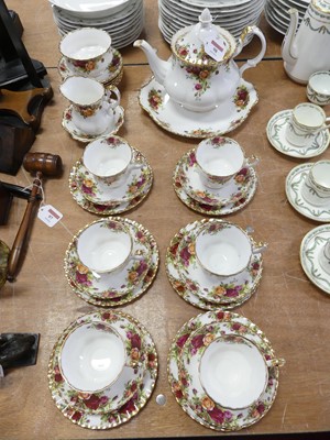 Lot 98 - A Royal Albert Old Country Roses pattern six...