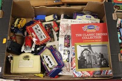 Lot 1557 - A tray of loose and boxed modern issue diecast,...