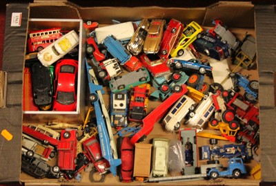 Lot 1563 - A tray of loose and playworn diecast models,...