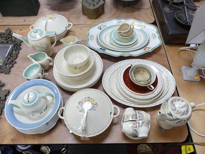 Lot 124 - A collection of Susie Cooper tea & dinner...