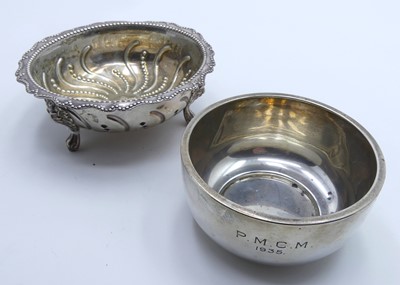 Lot 247 - A George V silver sugar bowl, of plain...