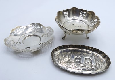 Lot 248 - A George V silver bonbon dish having a lobed...