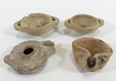 Lot 189 - A Roman style terracotta oil lamp, 9cm,...