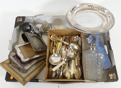 Lot 212 - Miscellaneous items to include a cut glass...