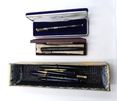 Lot 394 - A collection of pens to include Parker