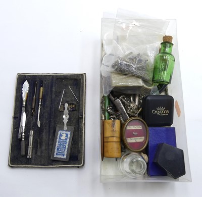 Lot 412 - A collection of miscellaneous items to include...