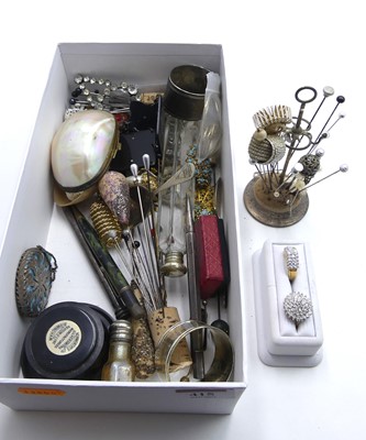 Lot 415 - A collection of miscellaneous items to include...