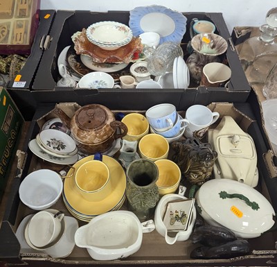 Lot 572 - Two boxes of mixed ceramics  and glassware to...