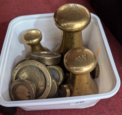 Lot 546 - A collection of vintage brass weights