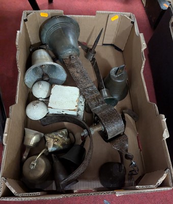 Lot 545 - A collection of various vintage bells