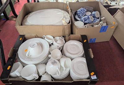 Lot 542 - Three boxes of ceramics to include a Villeroy...