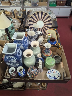 Lot 521 - Two boxes of mixed ceramics, to include a...