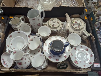 Lot 516 - A collection of mixed ceramics to include a...