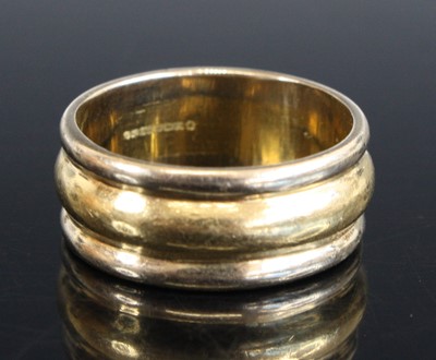 Lot 316 - An 18ct yellow and white gold wedding band,...