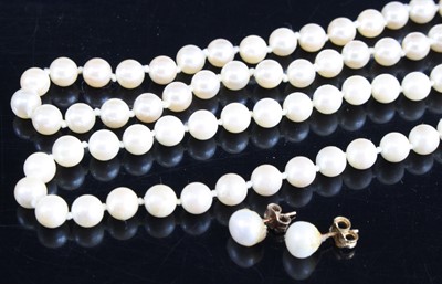 Lot 349 - A Sashima cultured and knotted pearl single...